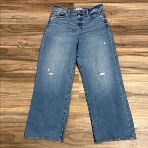 Daze Denim Women's Hug High Rise Medium Distressed Wash Jeans Sz. 28